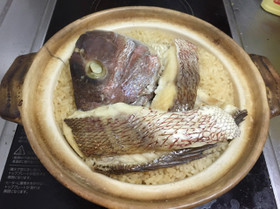 土鍋で鯛めし