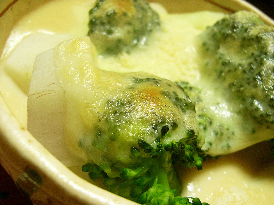 里芋とブロッコリーの味噌グラタンの画像