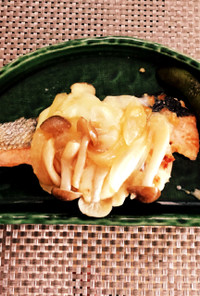 簡単！フライパンで秋鮭の味噌チーズ焼き