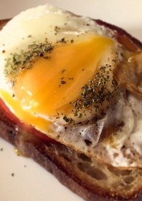 簡単で豪華な朝食☆厚切ハムと卵のトースト
