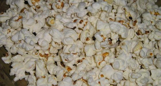 パンチの効いた ポップコーン 黒胡椒味 レシピ 作り方 By Mipoママ クックパッド 簡単おいしいみんなのレシピが367万品