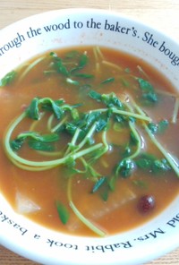 豆苗と大根の和風トマトスープ