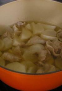 根菜と豚バラ肉のしょうが風味のスープ