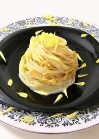 食用菊のチーズクリームパスタ