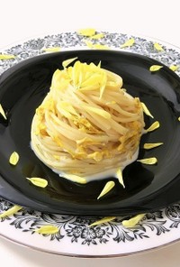 食用菊のチーズクリームパスタ