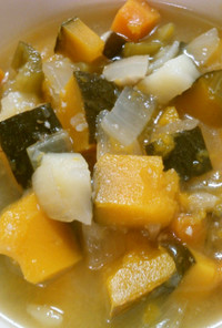 カボチャとじゃが芋　野菜のアジアンスープ