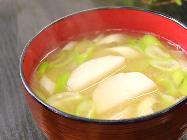 ねぎと里芋の味噌汁 風邪予防 レシピ 作り方 By あぽももこ クックパッド 簡単おいしいみんなのレシピが370万品