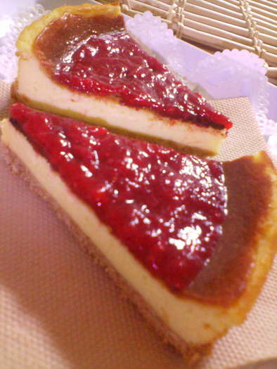 絶品♥ミルクチーズケーキ♥苺ジャム添えの写真