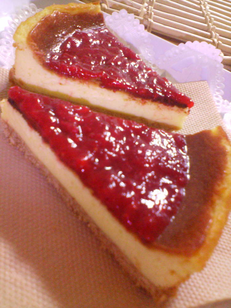 絶品♥ミルクチーズケーキ♥苺ジャム添えの画像