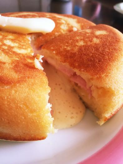 厚焼きホットケーキ♪ハムチーズ挟みの写真