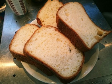 簡単レシピのフランスパン風食パンの写真