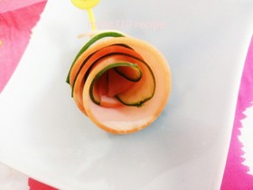 お弁当に♪ハムときゅうりのお花✿