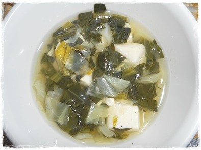 離乳食完了期　豆腐と緑の野菜味噌汁の写真