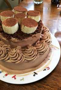 2段チョコレートケーキ