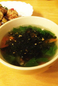 韓国のりとサニーレタスの中華スープ
