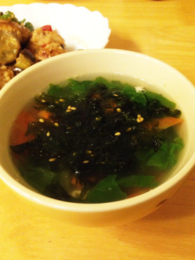 韓国のりとサニーレタスの中華スープ