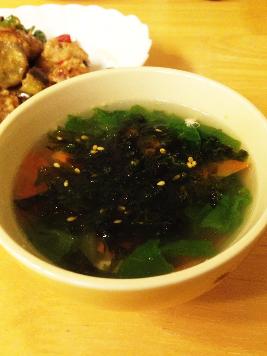 韓国のりとサニーレタスの中華スープの画像