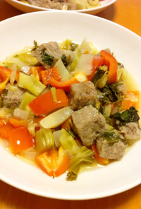 サイコロステーキと野菜のタイ風スープ
