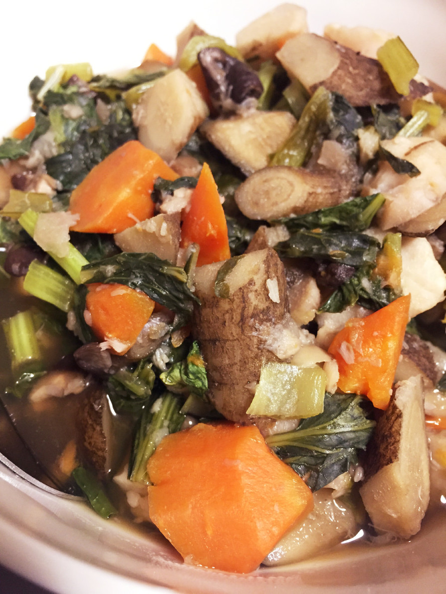 圧力鍋で小松菜と里芋と根菜の煮物の画像