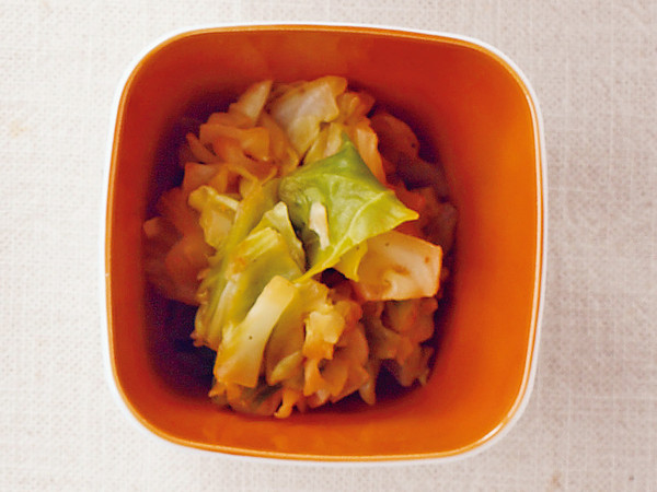 蒸しキャベツの梅ごまあえ