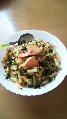 サーモン刺身の漬けパスタ
