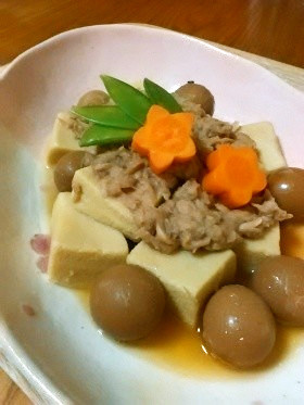 高野豆腐と味付けうずらの煮卵の画像