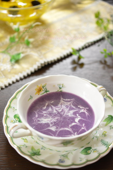 ハロウィンに☆紫芋の塩麹スープ♫の写真