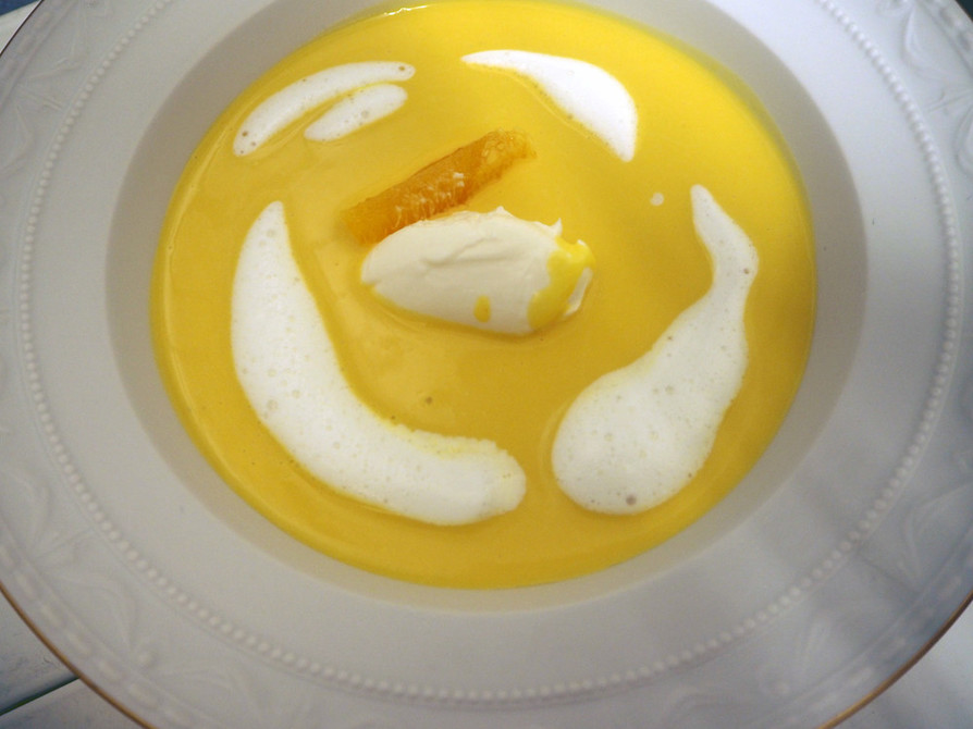 カボチャとオレンジのスープの画像