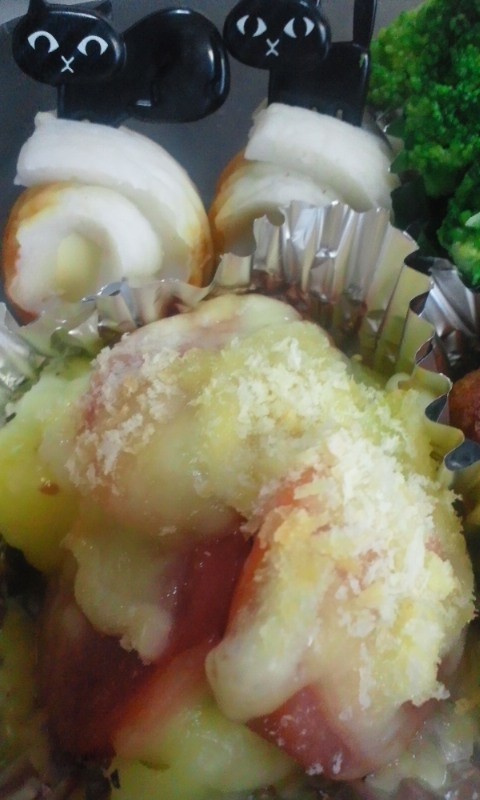 お弁当ポテトとウインナーのマヨチーズ焼きの画像