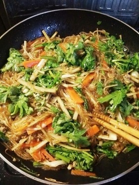 豚ひき100gで!春菊ゴボウのチャプチェ