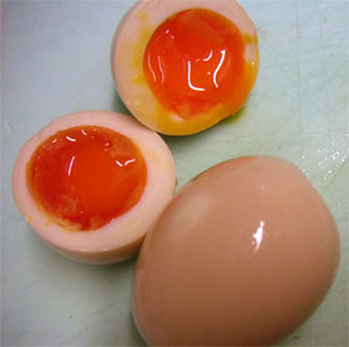 ラーメン屋さんの煮卵(´￢`)の写真