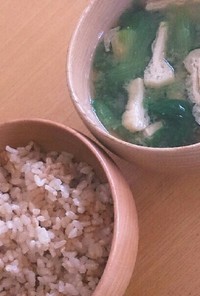 玄米 と レタスのお味噌汁