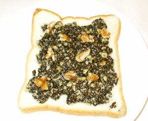 朝食に最適♪松の実くるみ黒ゴマのトーストの画像