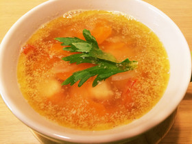 エビとセロリのコンソメスープ
