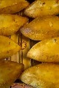 ニンジン葉と自家製ベーコンの天然酵母パン