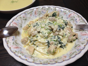 鶏肉とほうれん草のクリームパスタ