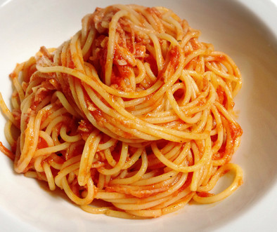簡単刻みベーコンのトマトソーススパゲティの写真