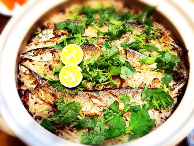 秋刀魚の土鍋炊き込みご飯の画像