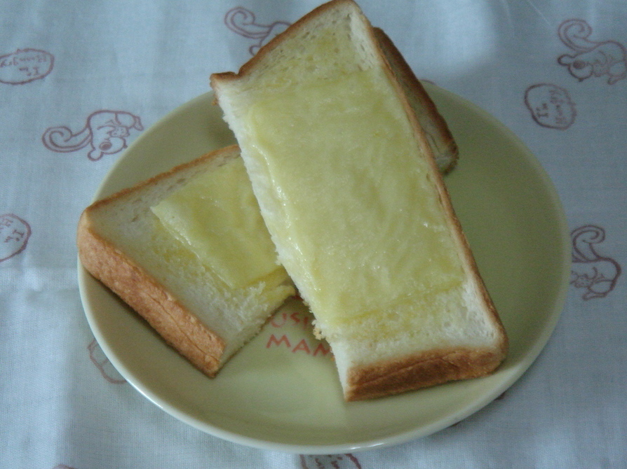 マーガリンチーズトーストの画像