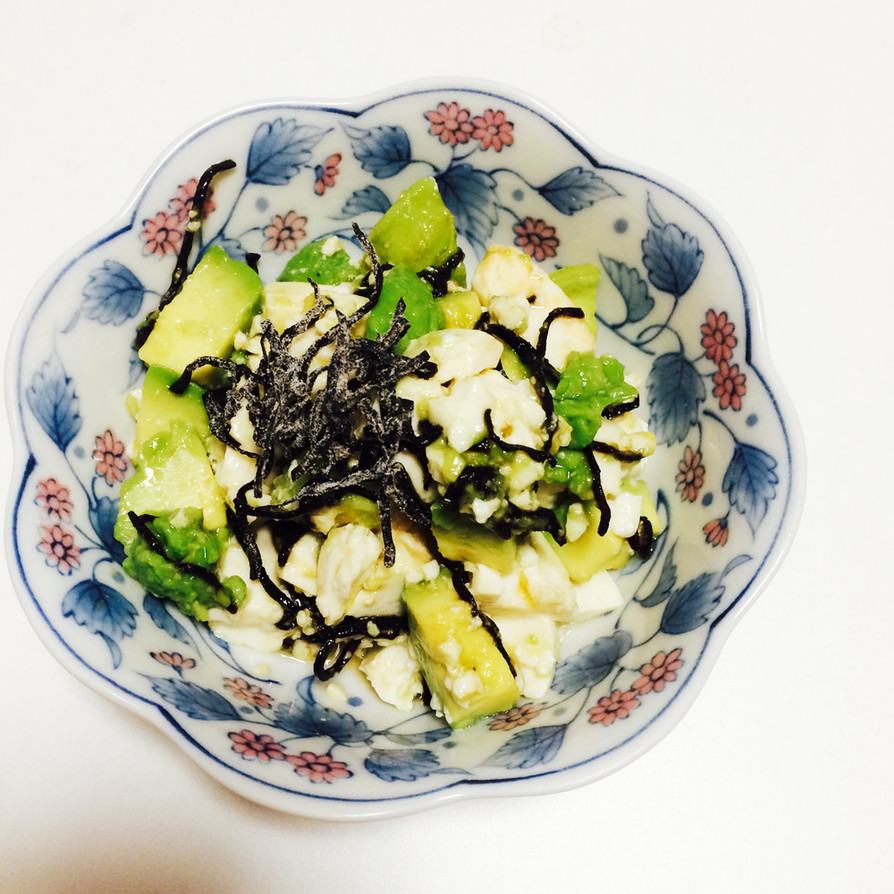 栄養満点！アボカドとお豆腐の和え物の画像