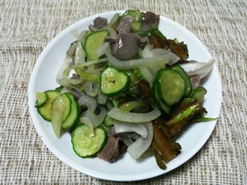 なたまめいり*砂肝と胡瓜の塩胡椒炒め