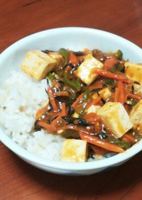 ミートソース豆腐丼