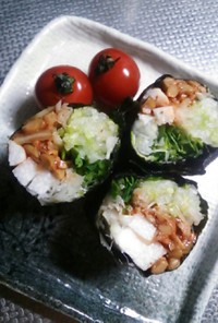 山芋とキムチ納豆入り野菜海苔巻き