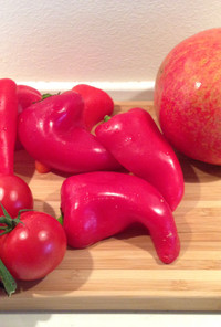 ザクロ・トマト・パプリカの赤サラダ