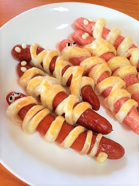 ハロウィンのおやつミイラホットドッグのレシピ