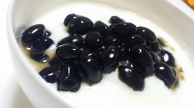オートミールいり☆黒豆ヨーグルト