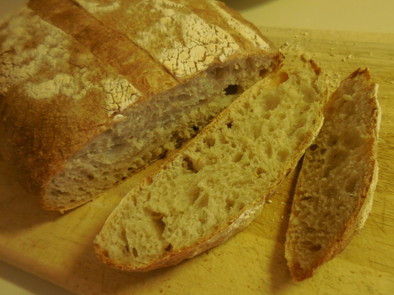 低温発酵＆高加水率（70％）のパンの写真