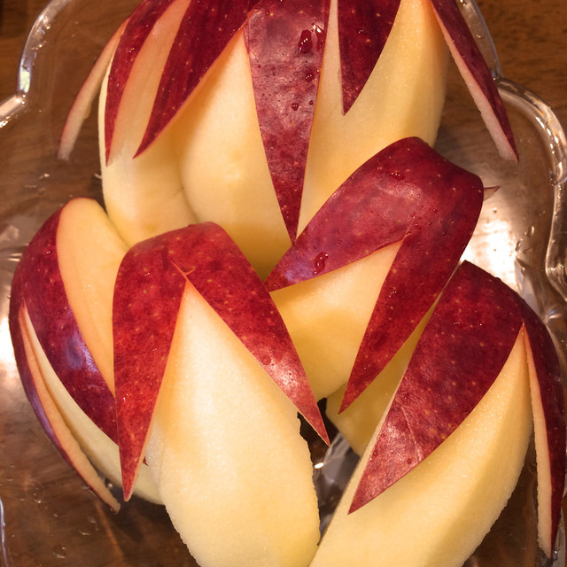 うさぎりんごのむき方 レシピ 作り方 By ばぁばまんま クックパッド 簡単おいしいみんなのレシピが355万品