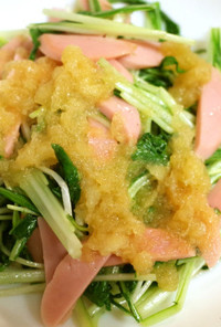 簡単！水菜とソーセージの温サラダ
