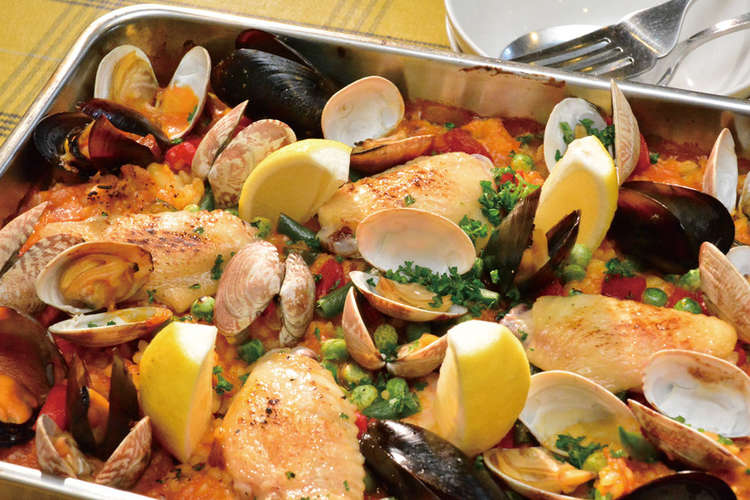 スペイン食堂の魚介と鶏肉のパエリア レシピ 作り方 By 品川レシピリレー クックパッド 簡単おいしいみんなのレシピが354万品